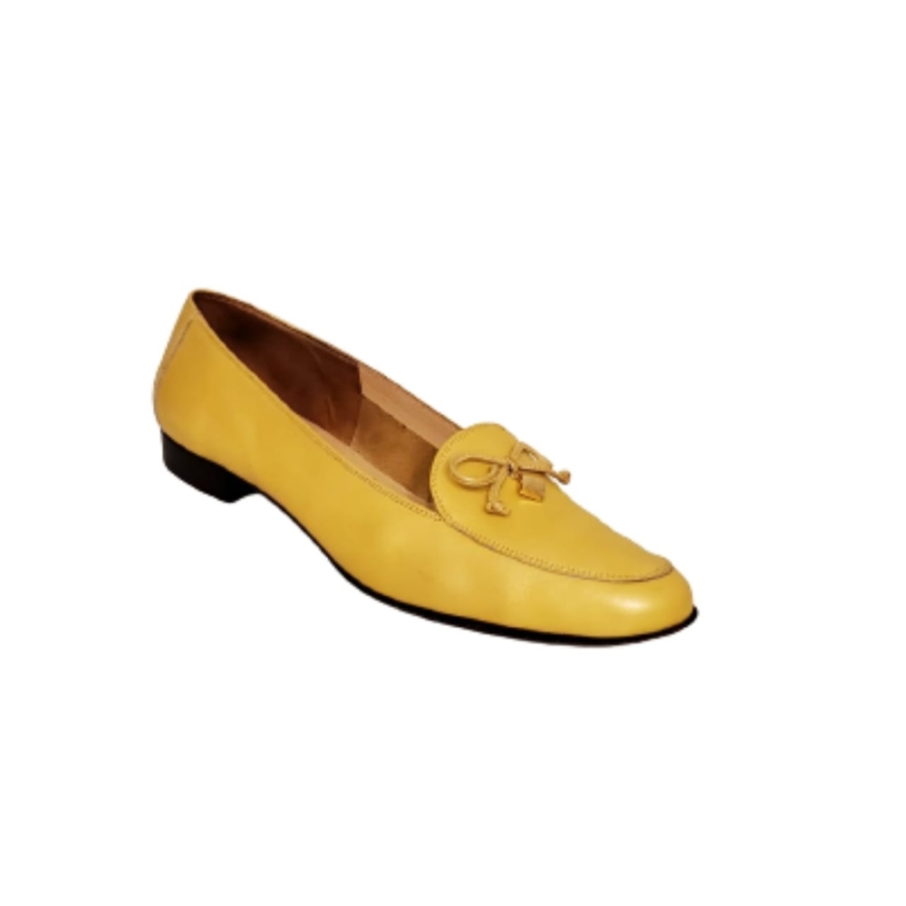 SALVATORE FERRAGAMO Leather Loafers label is Size 8 but they fit like a 7 1/2 N